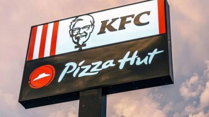 بزرگ‌ترین بازگشت فست‌فود سال در راه است: شرکت Yum! Brands که در آغاز سال با قطع همکاری با شریک خود، İş Gıda، با 537 شعبه KFC و Pizza Hut را در ترکیه تعطیل کرده بود، اکنون فرایند بازگشت این رستوران‌ها پس از حدود چهار ماه تعطیلی آغاز شده است.